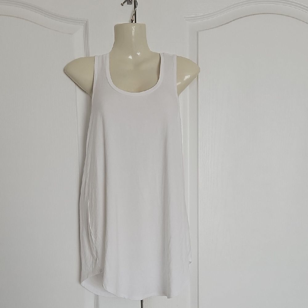 Women's White Sleeveless Top